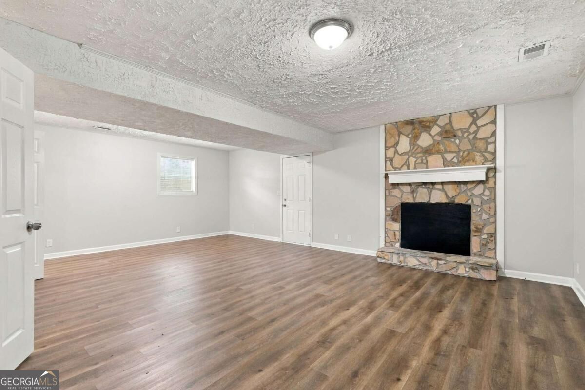 2741 Oxford Drive Property Photo 6