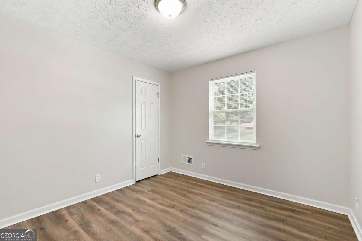 2741 Oxford Drive Property Photo 7