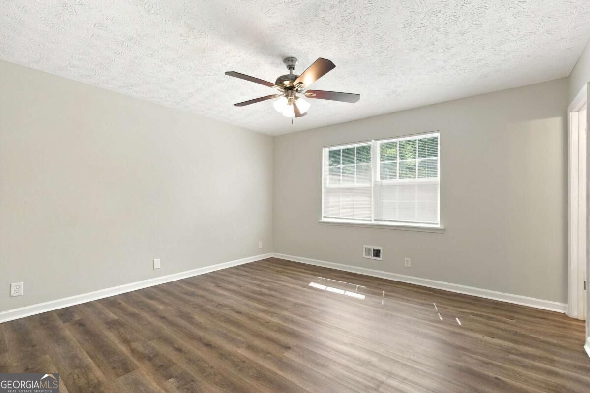 2741 Oxford Drive Property Photo 8