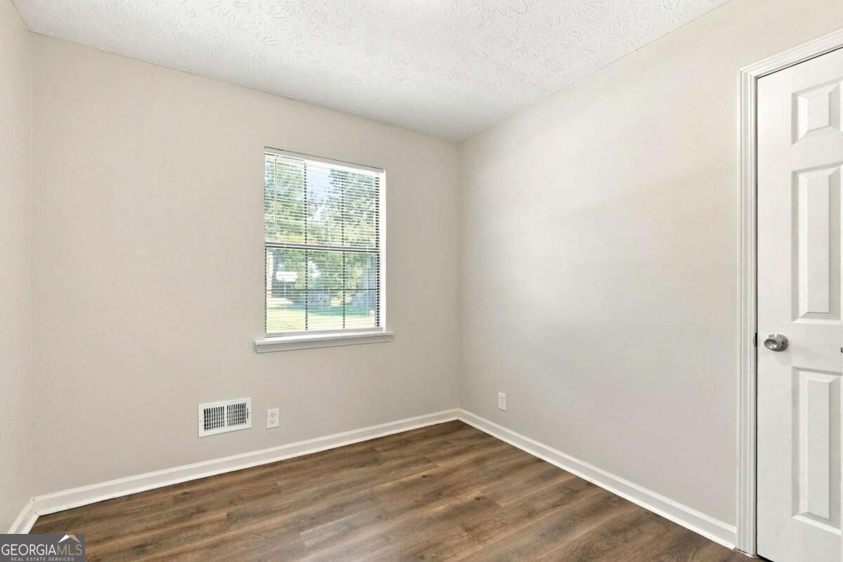 2741 Oxford Drive Property Photo 10