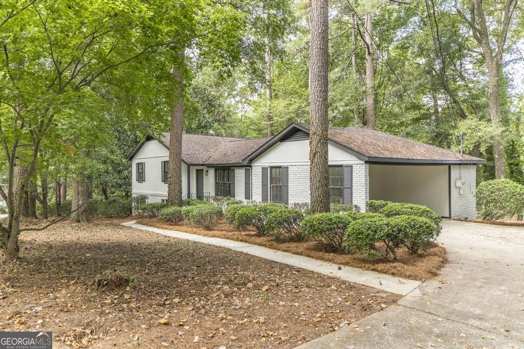 816 Wentworth Drive Property Photo 2