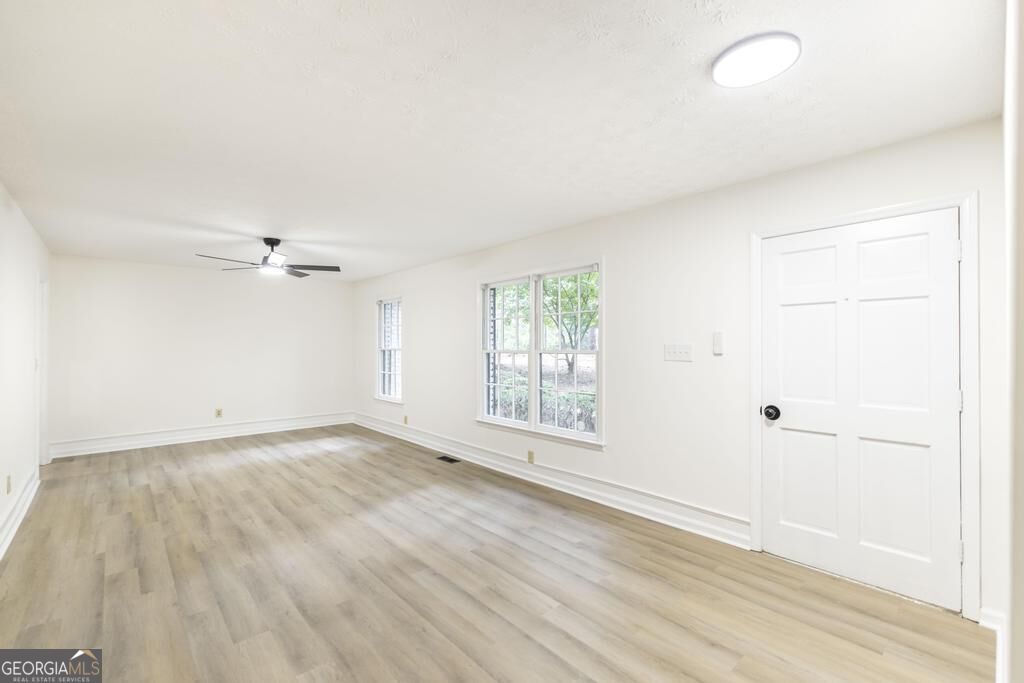 816 Wentworth Drive Property Photo 5