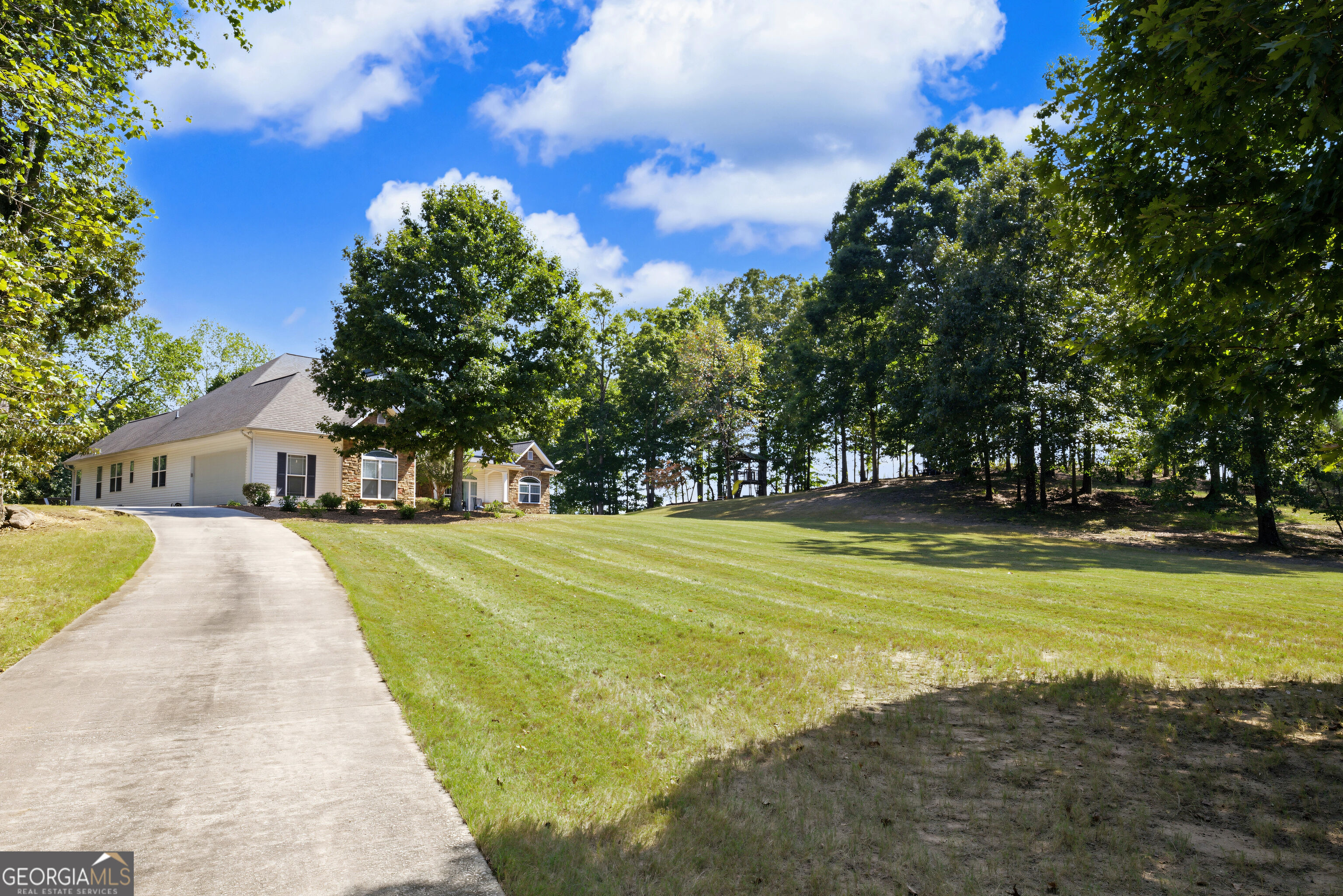 553 Bud Davis Road Property Photo 3