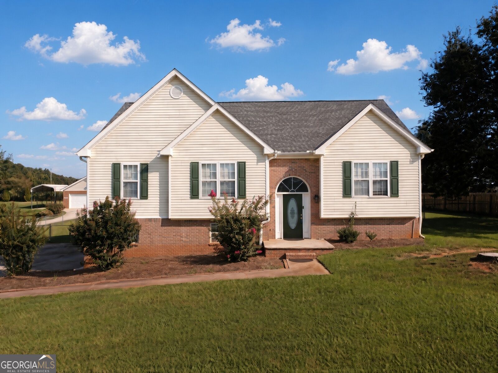 425 Freedom Drive Property Photo 1