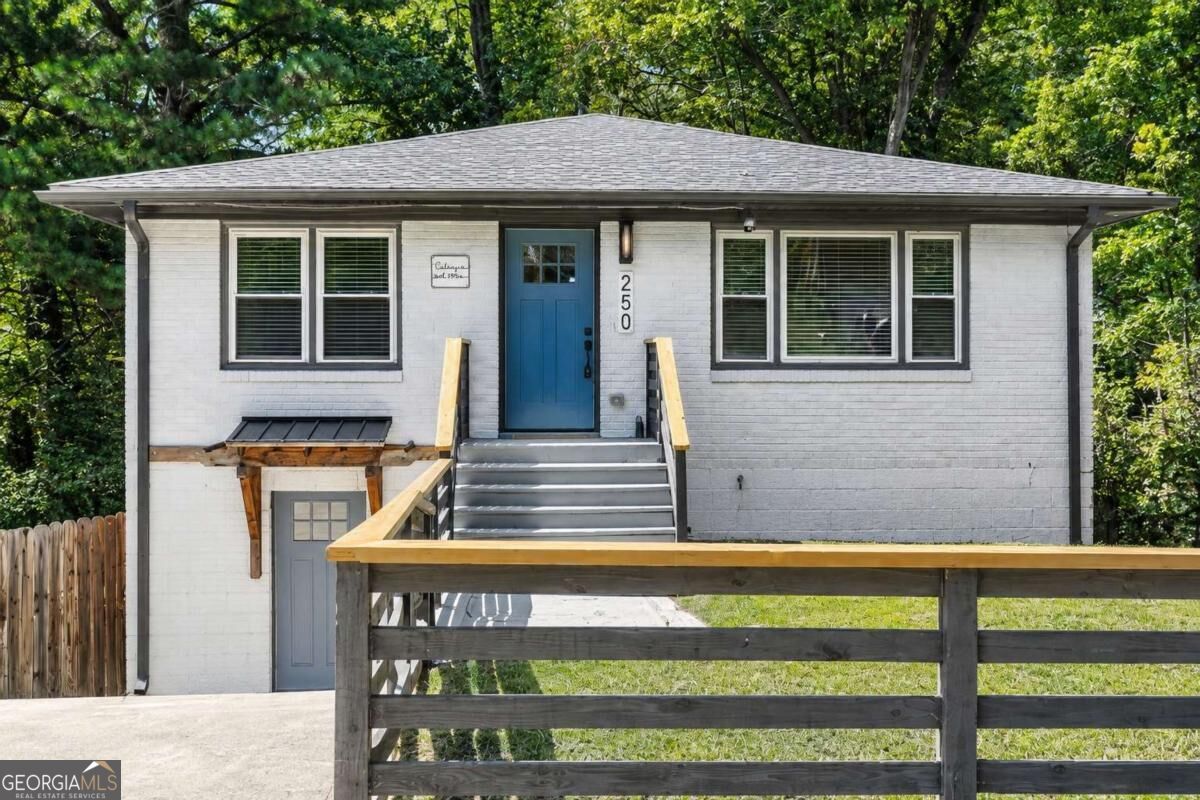 250 Holly Road Nw Property Photo 1