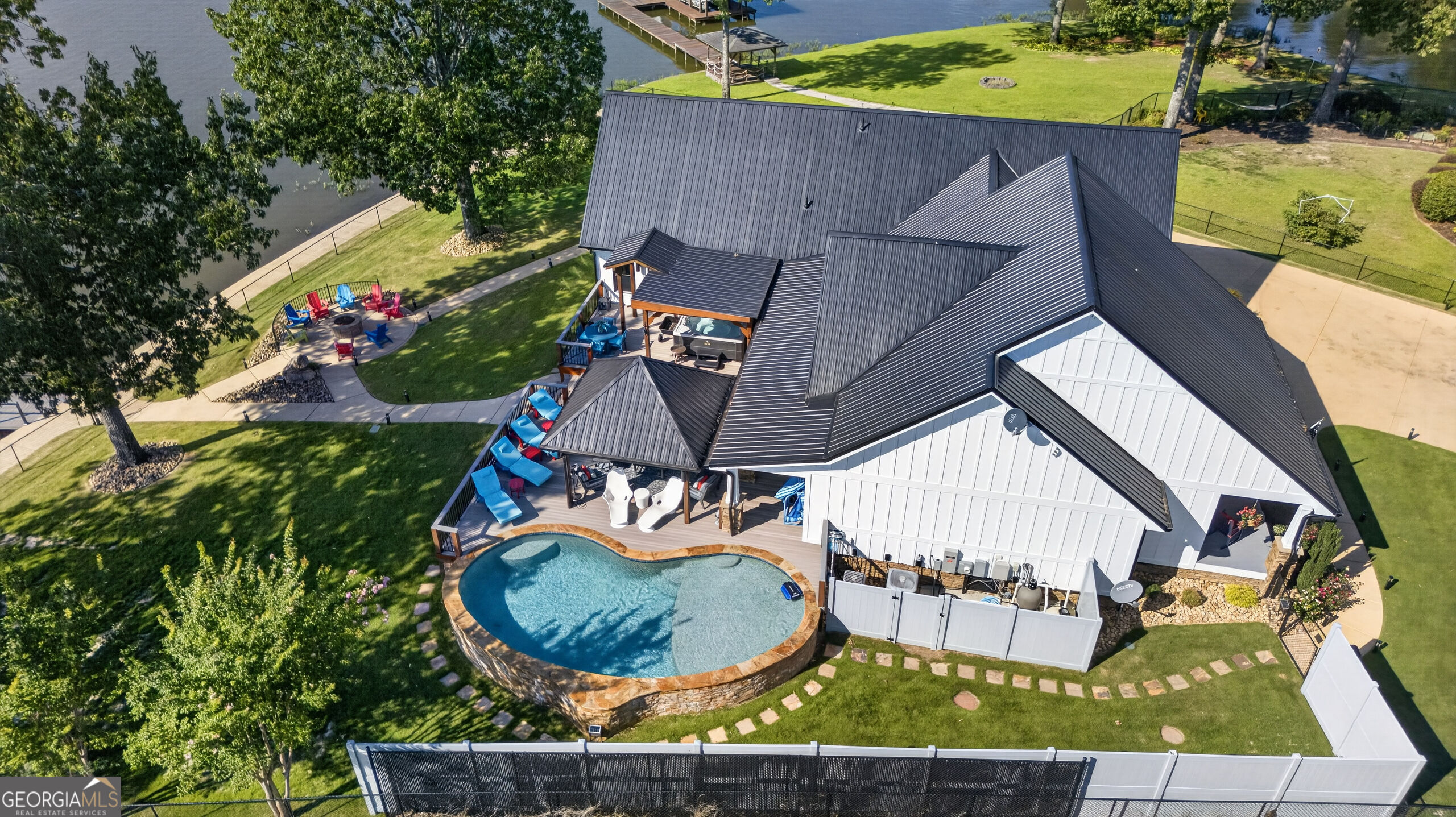 3465 River Pointe Drive Property Photo 2