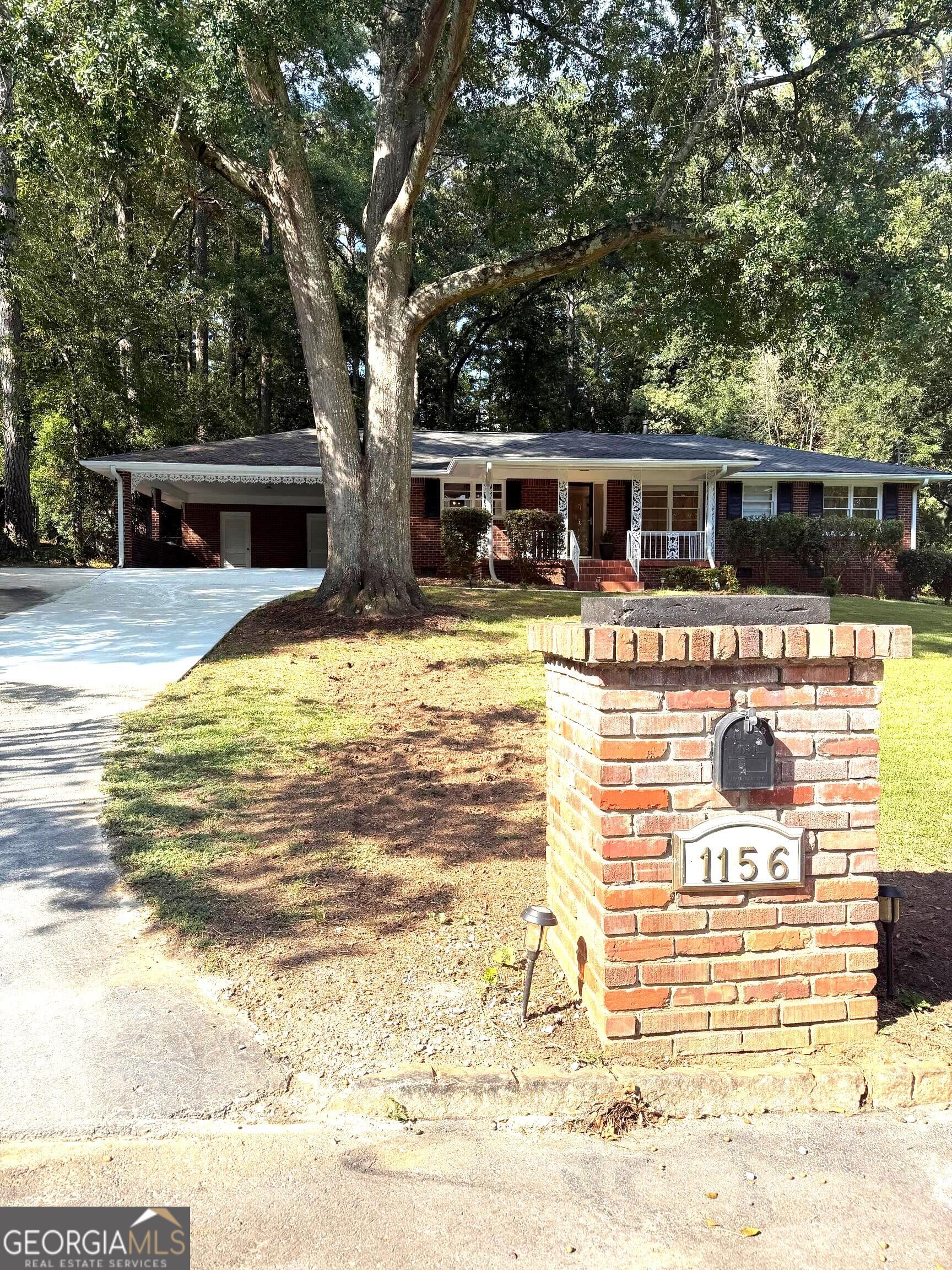 1156 Clydedale Drive Property Photo 2