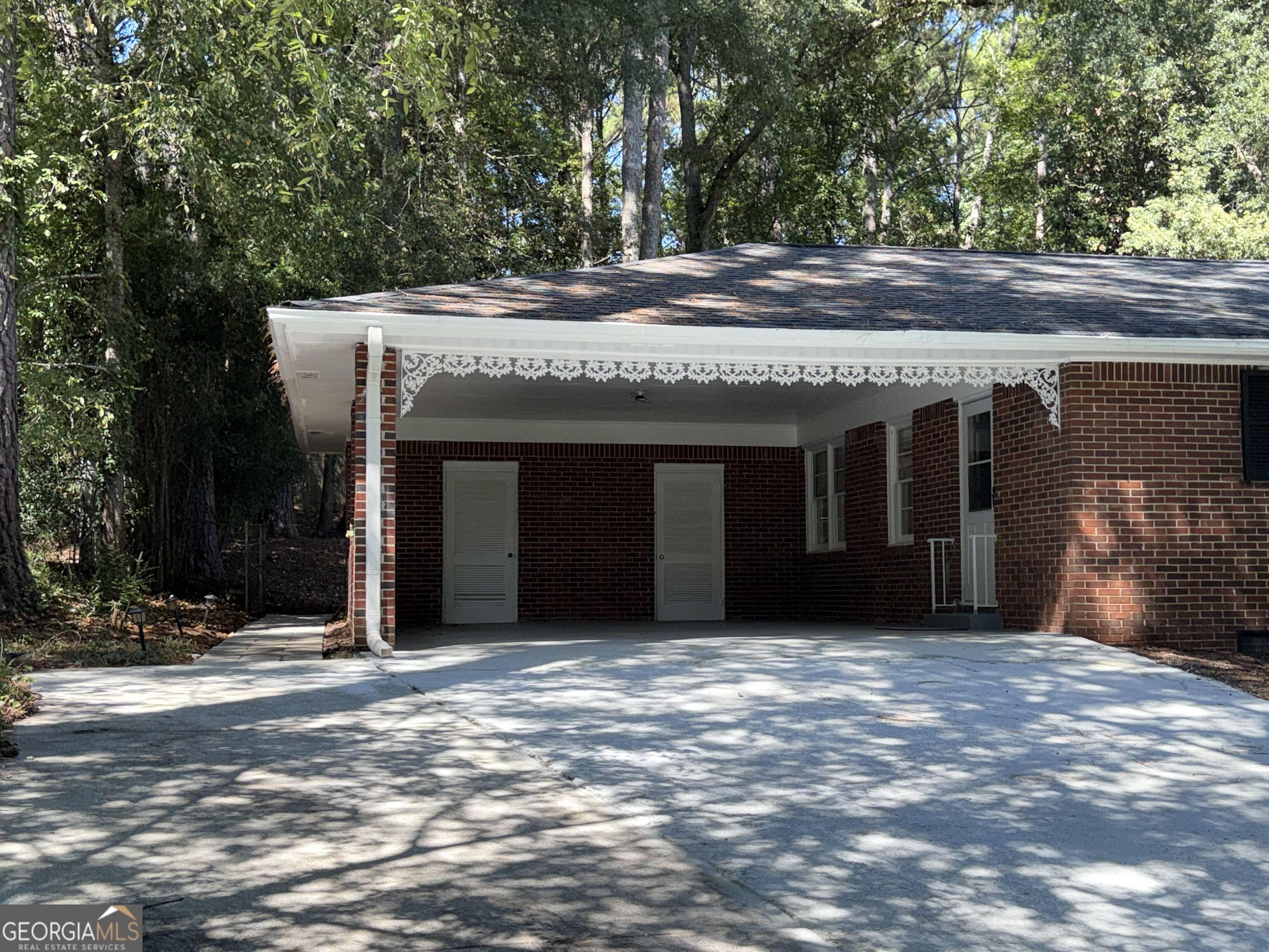 1156 Clydedale Drive Property Photo 3
