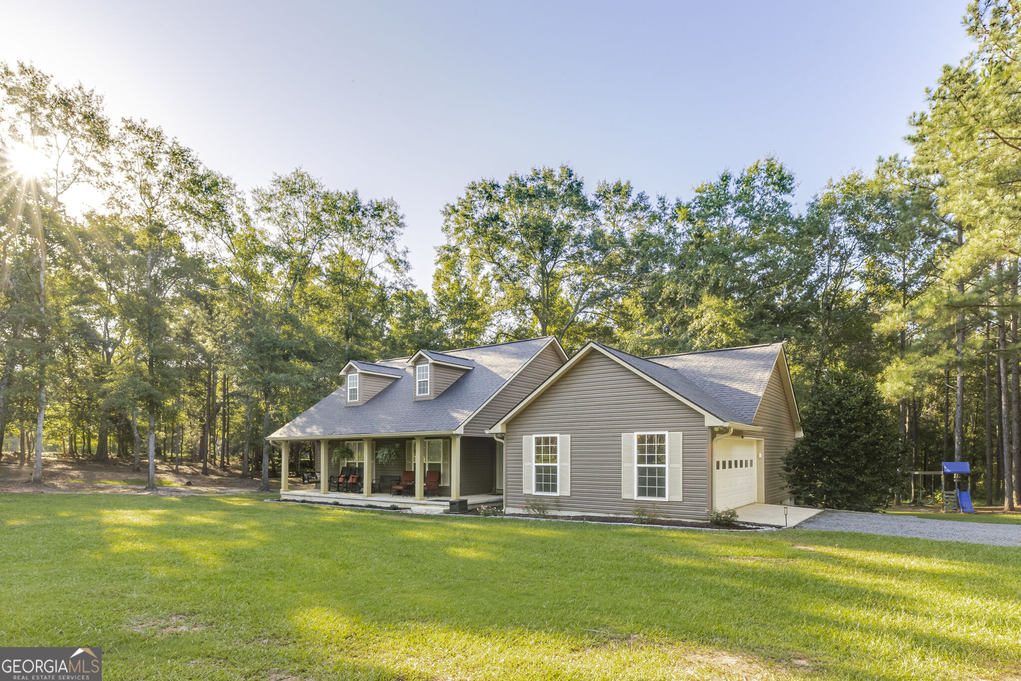 449 Green Road Property Photo 4