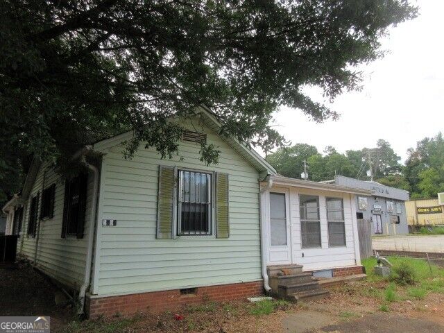5834 N Henry Boulevard Property Photo 2