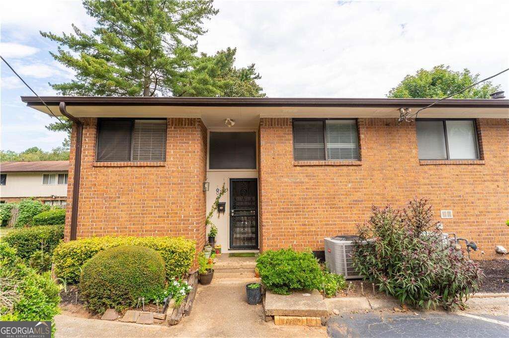 2523 Bradford Square Ne Property Photo 1