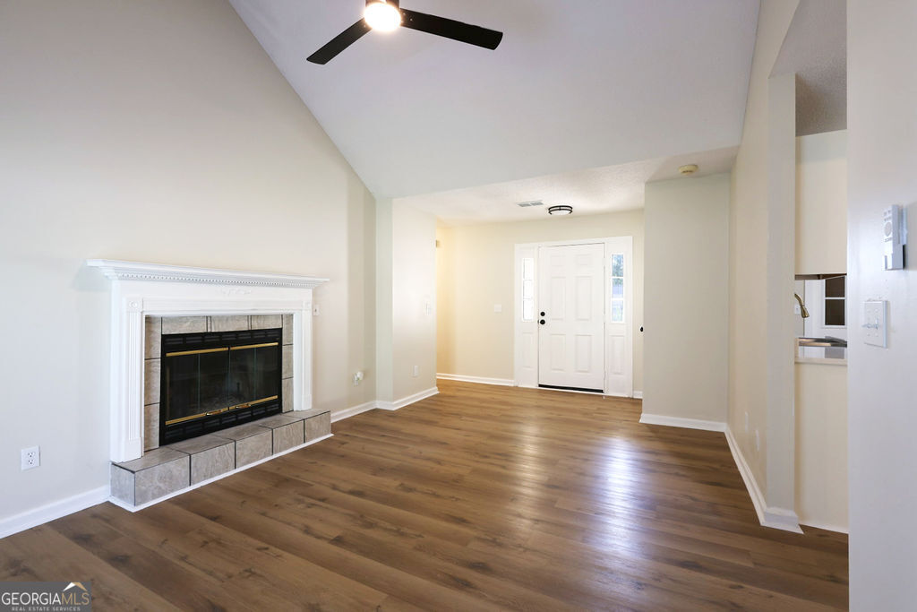 731 Gateway Drive Property Photo 6