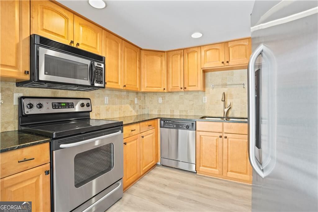 2825 Northeast Expressway Ne # N4 Property Photo 6