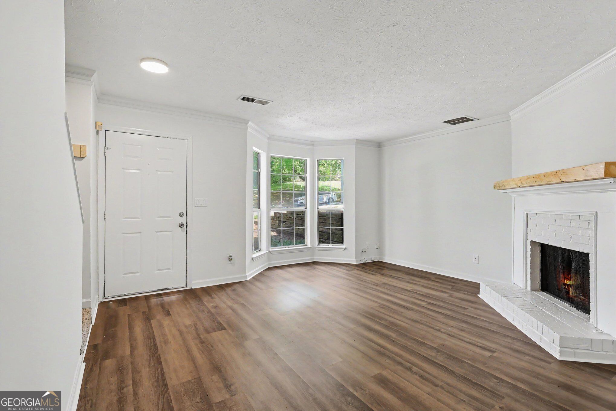 1090 Huntington Trace Se Property Photo 2