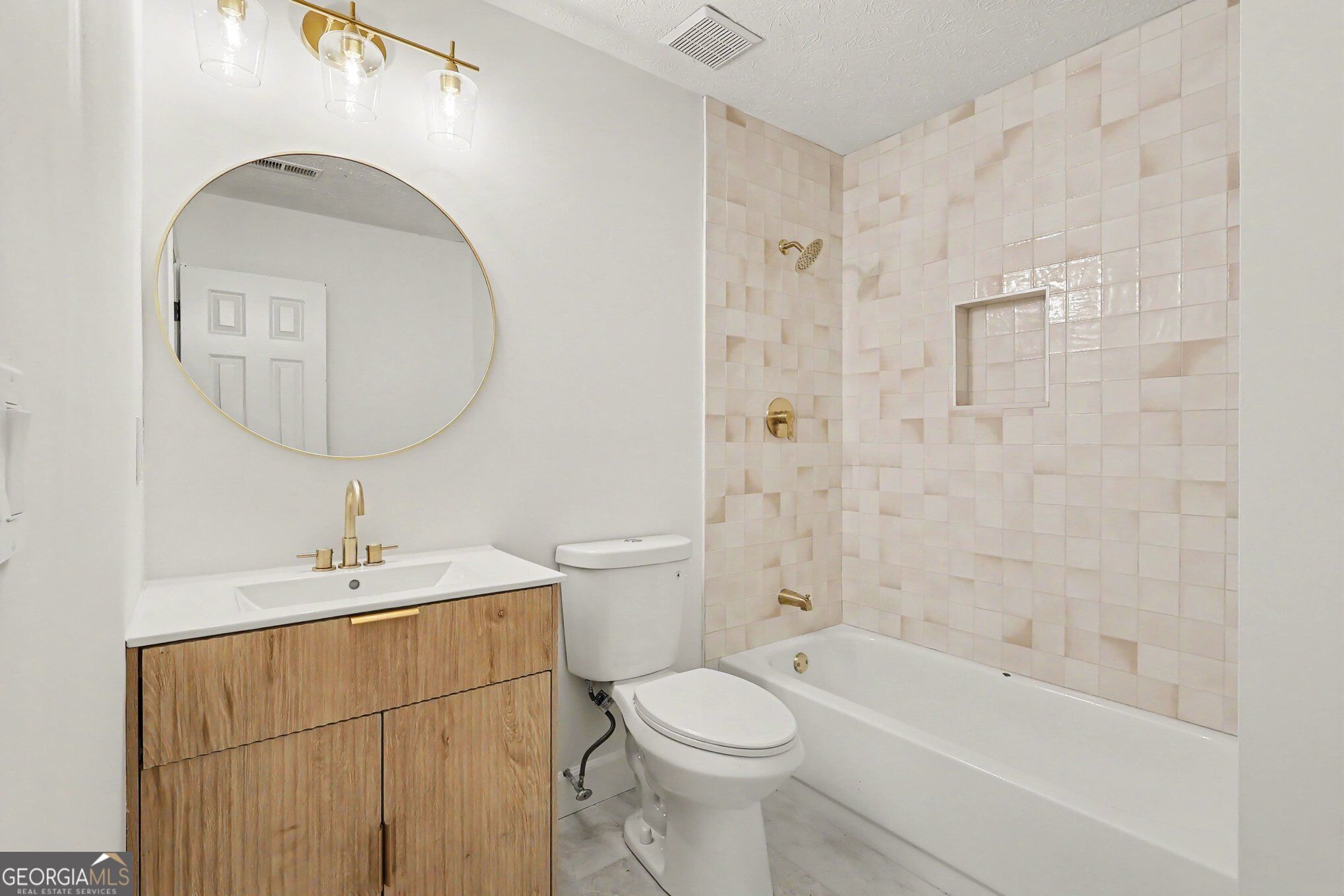 1090 Huntington Trace Se Property Photo 16