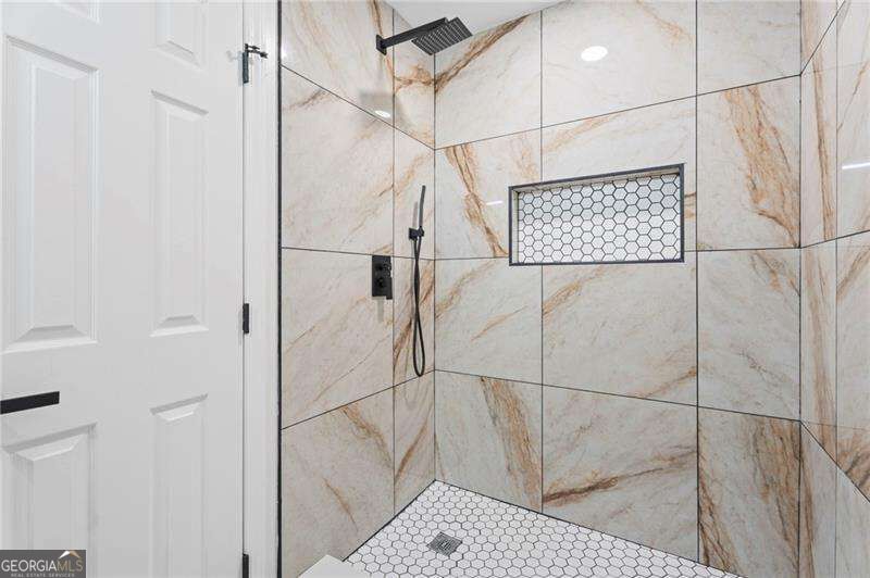 631 Pasadena Court Property Photo 9