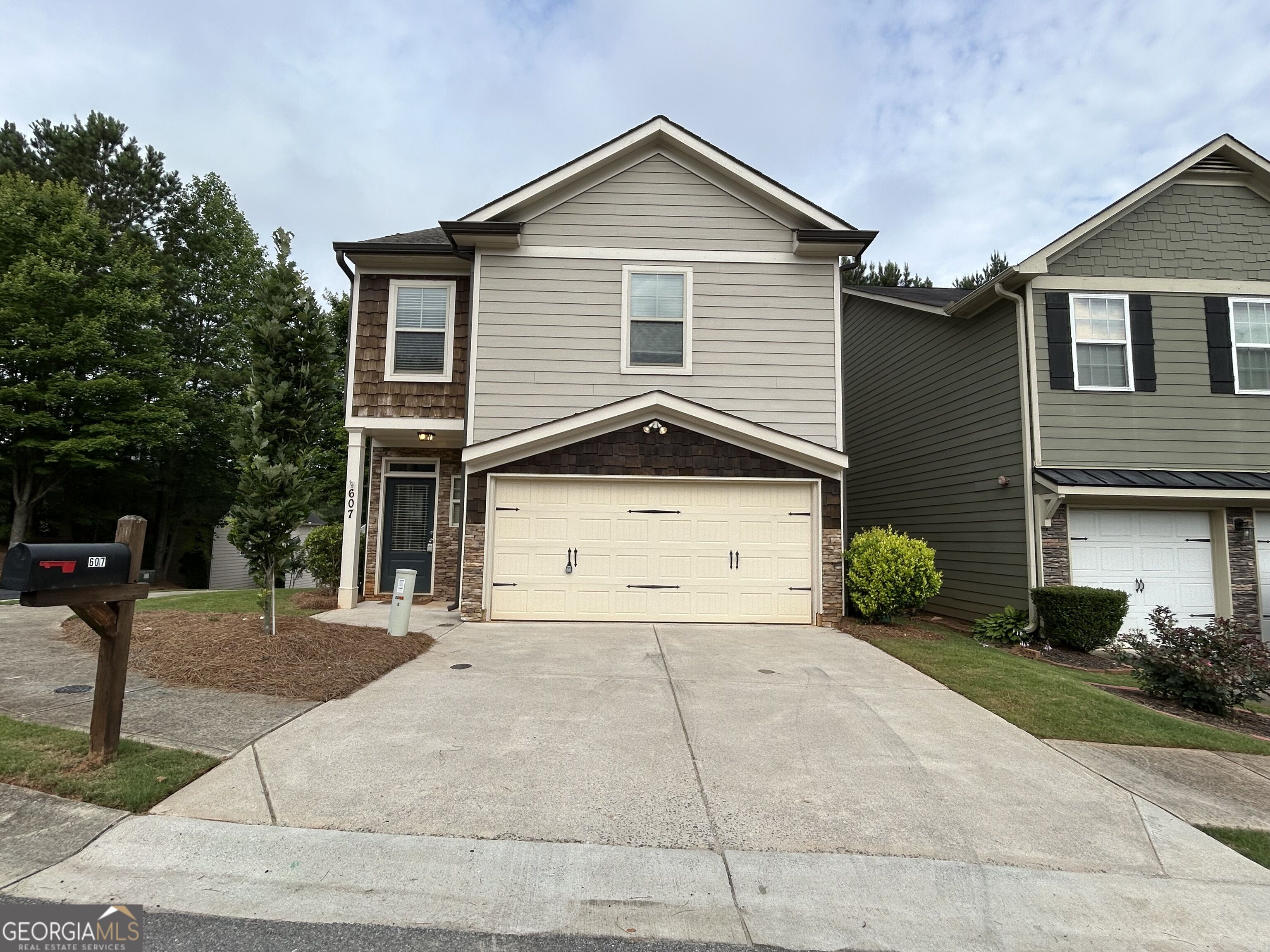 607 Summit Point Property Photo 1