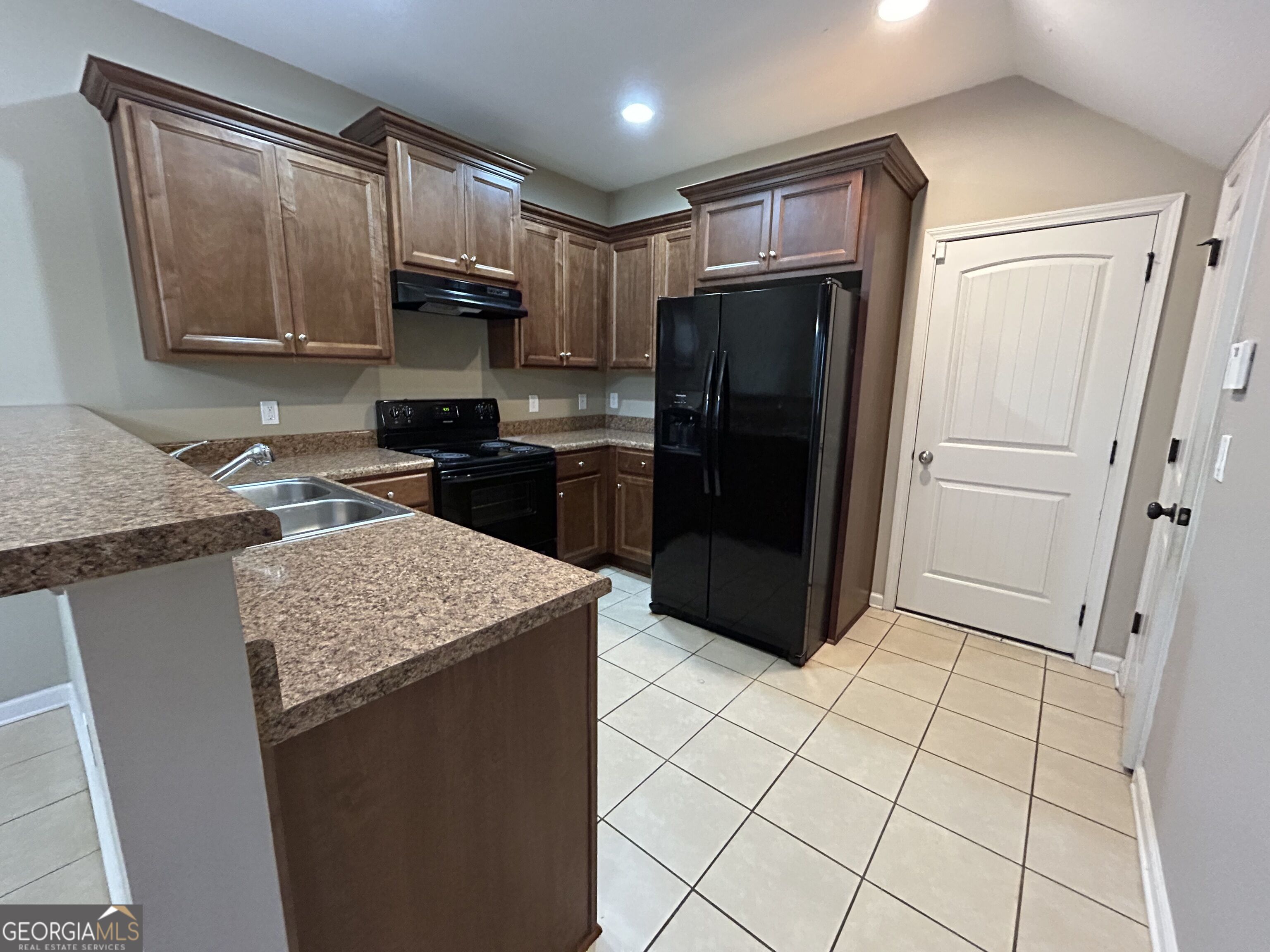 607 Summit Point Property Photo 2
