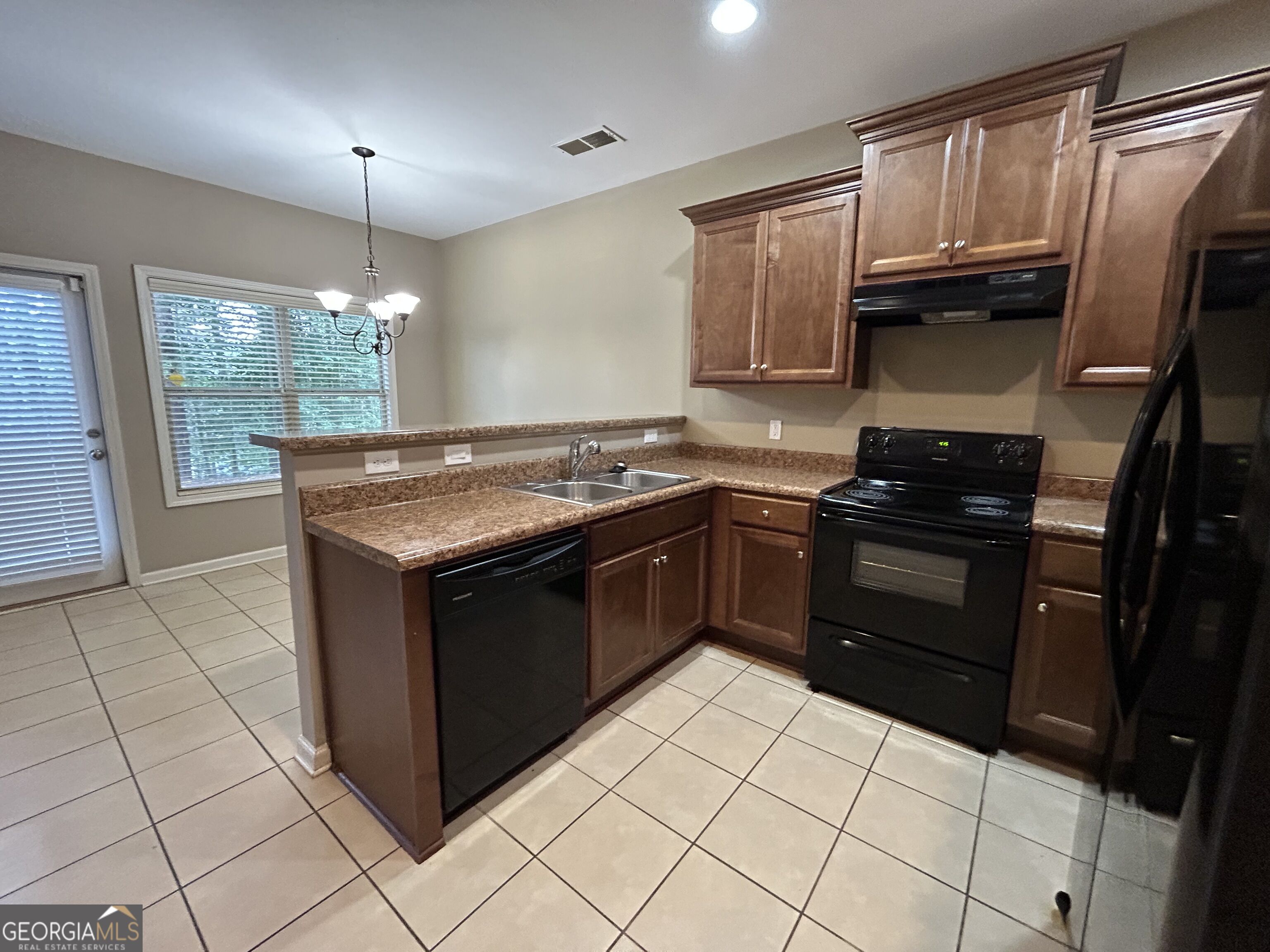 607 Summit Point Property Photo 3