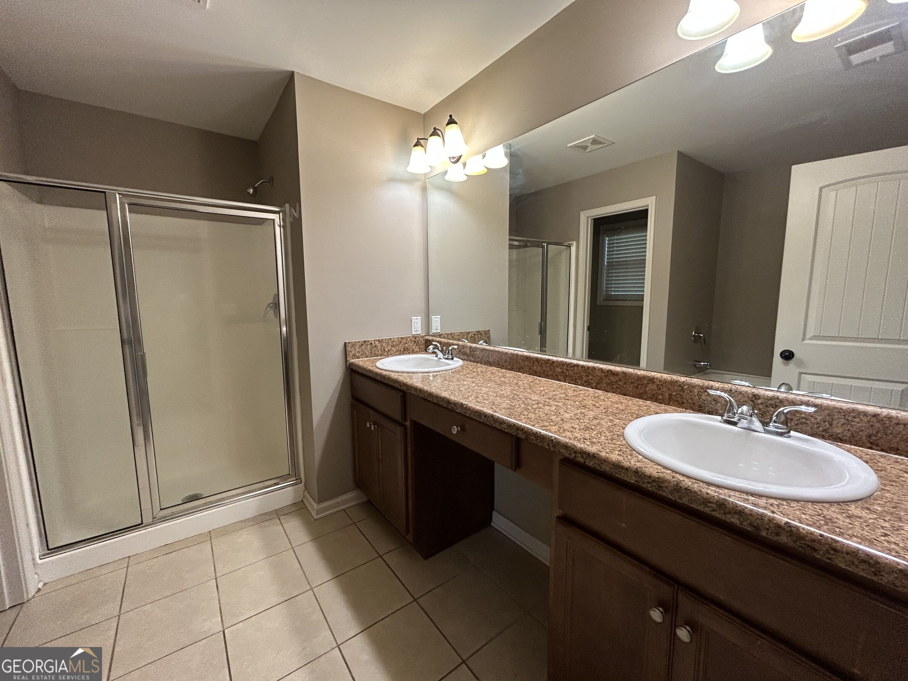 607 Summit Point Property Photo 10