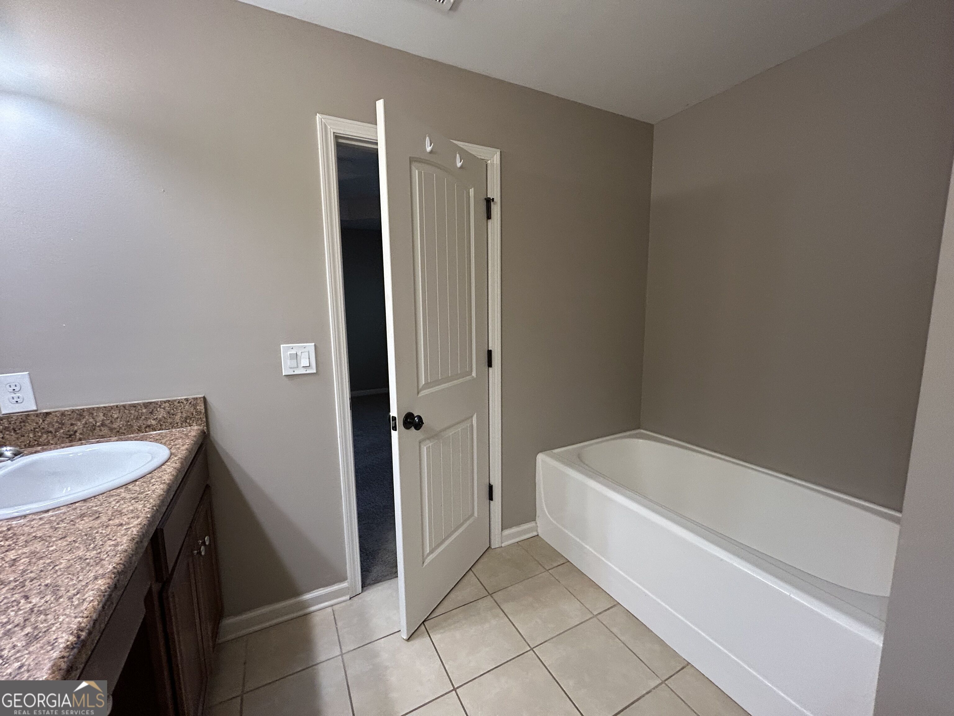 607 Summit Point Property Photo 11
