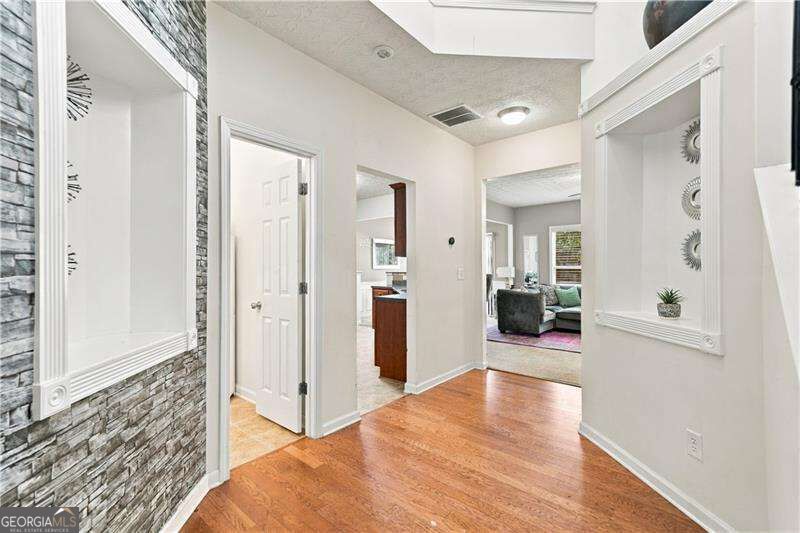 620 Oleander Way Property Photo 6