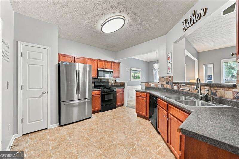 620 Oleander Way Property Photo 10