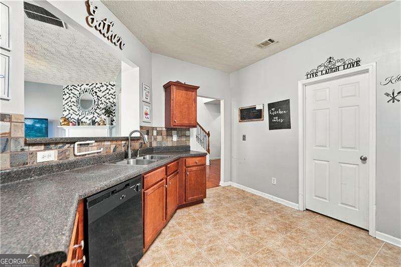 620 Oleander Way Property Photo 13