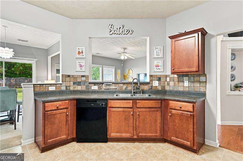 620 Oleander Way Property Photo 14