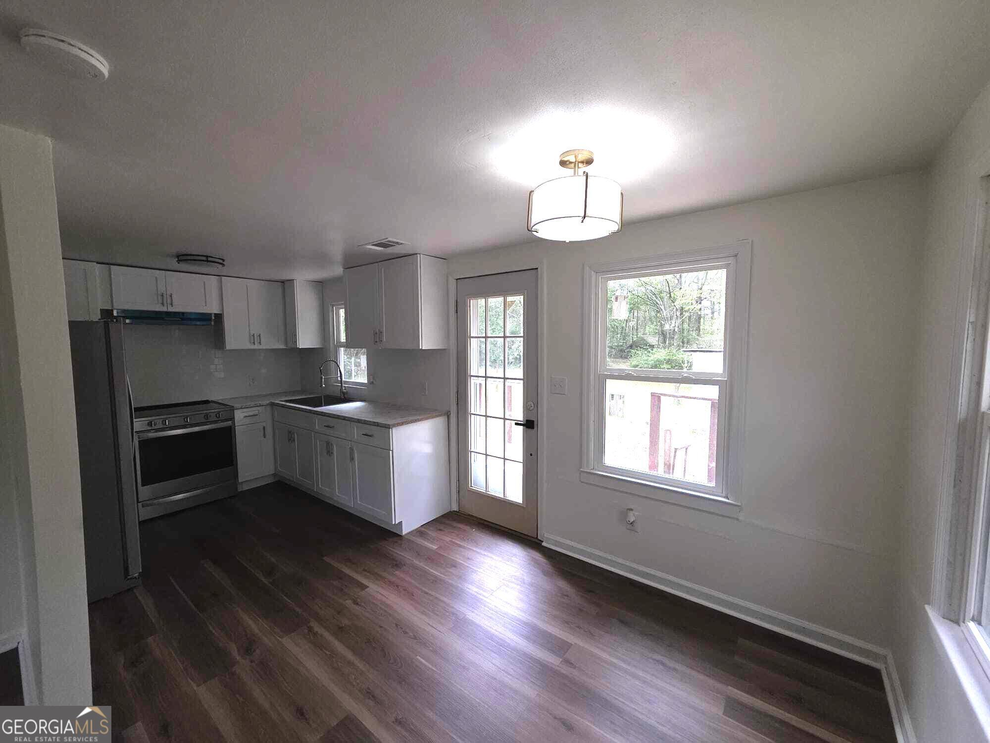 15 Dixie Drive Property Photo 5