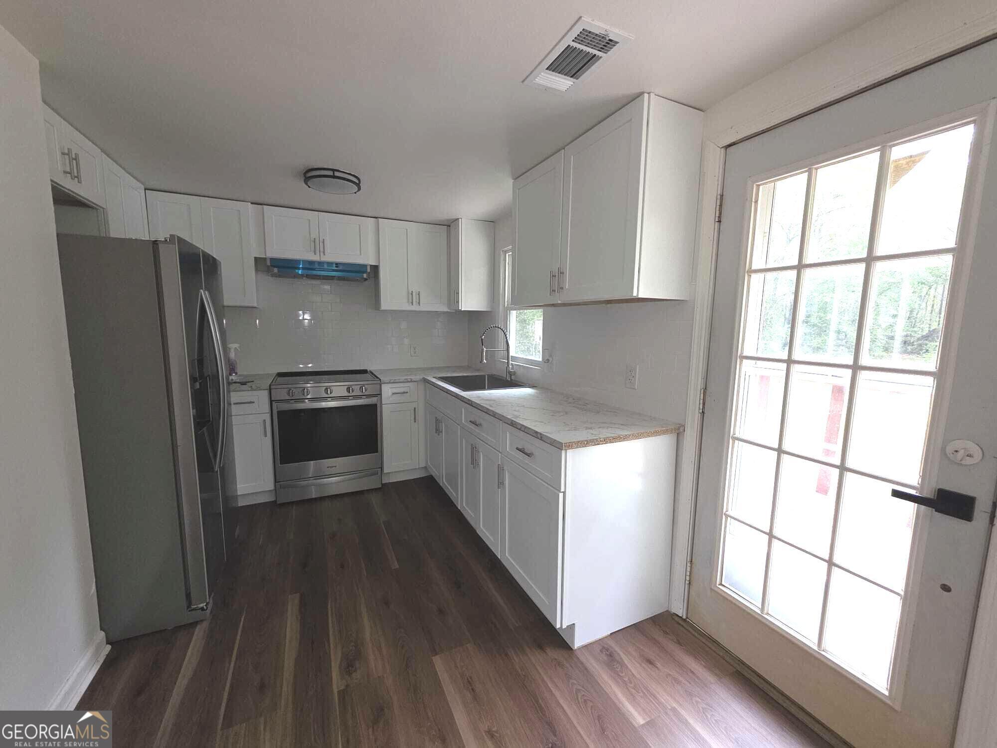 15 Dixie Drive Property Photo 8