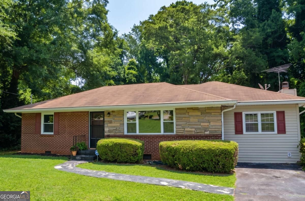 128 Peachtree Circle Se Property Photo 1