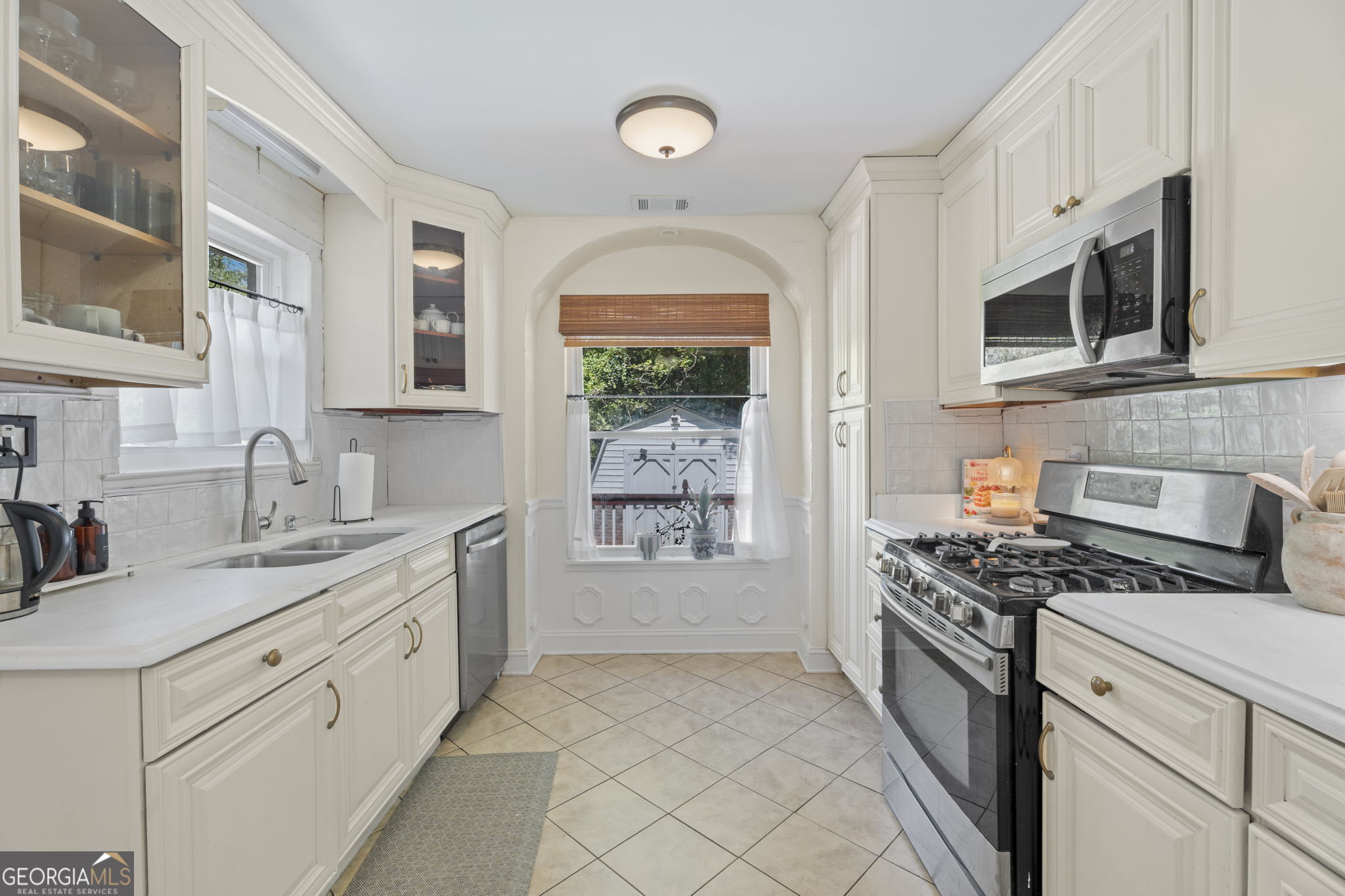 2575 Ravencliff Road Property Photo 13
