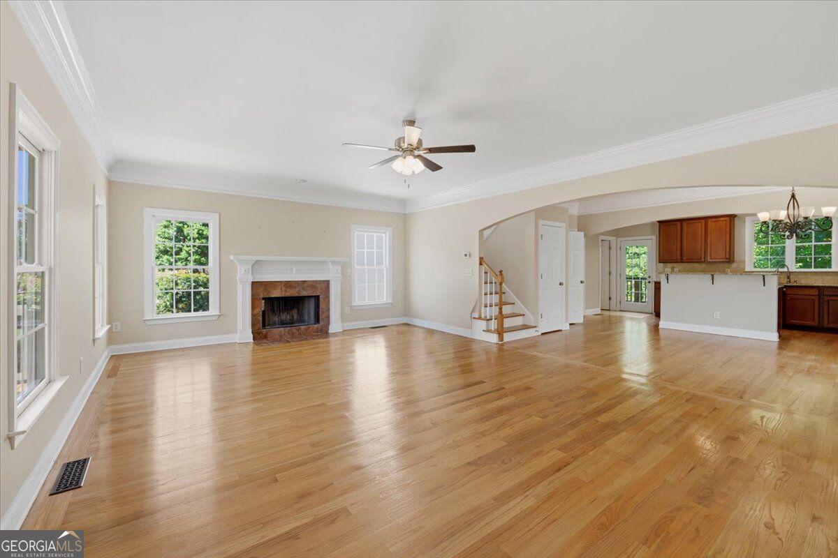 728 Markhams Drive Property Photo 3