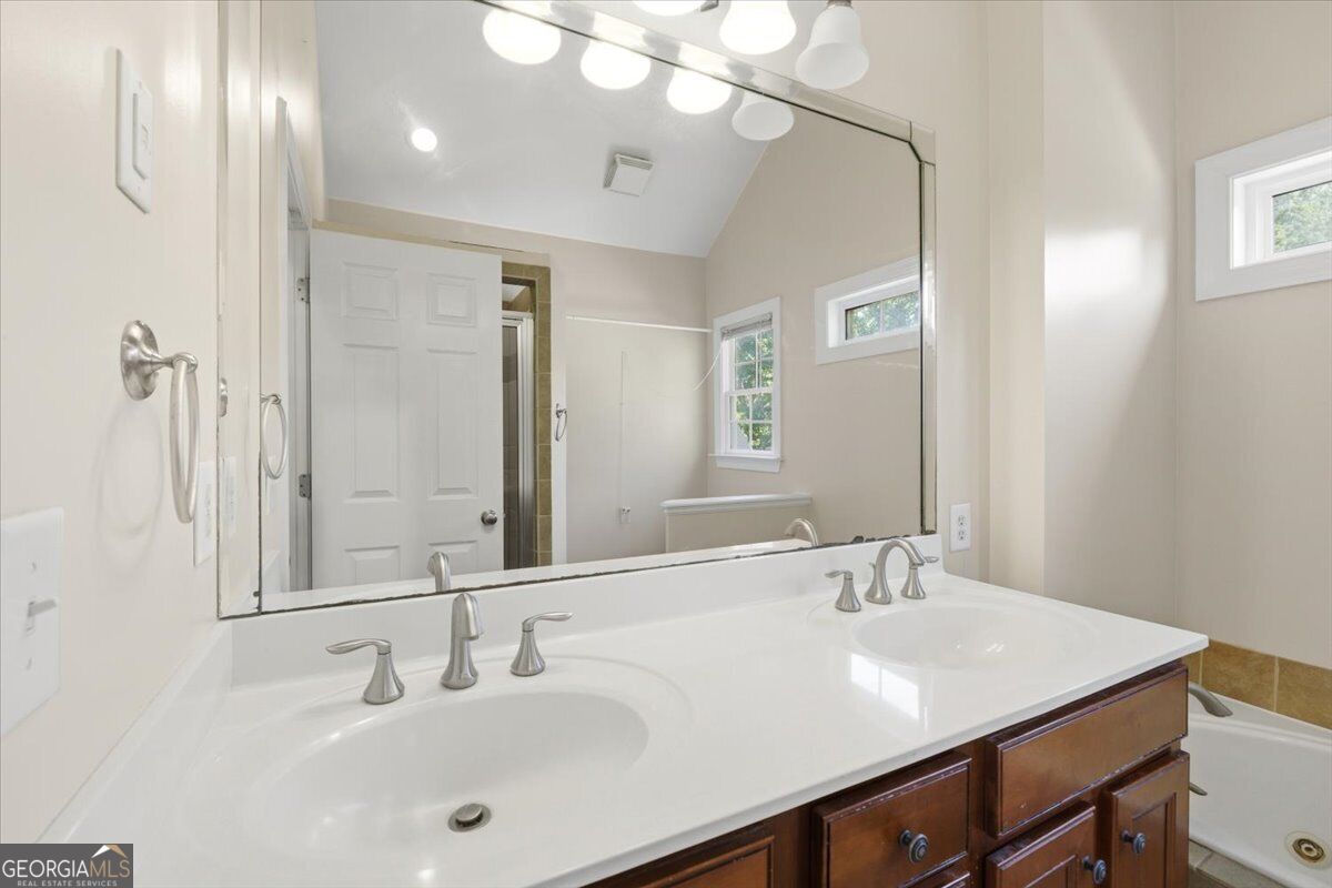 728 Markhams Drive Property Photo 30