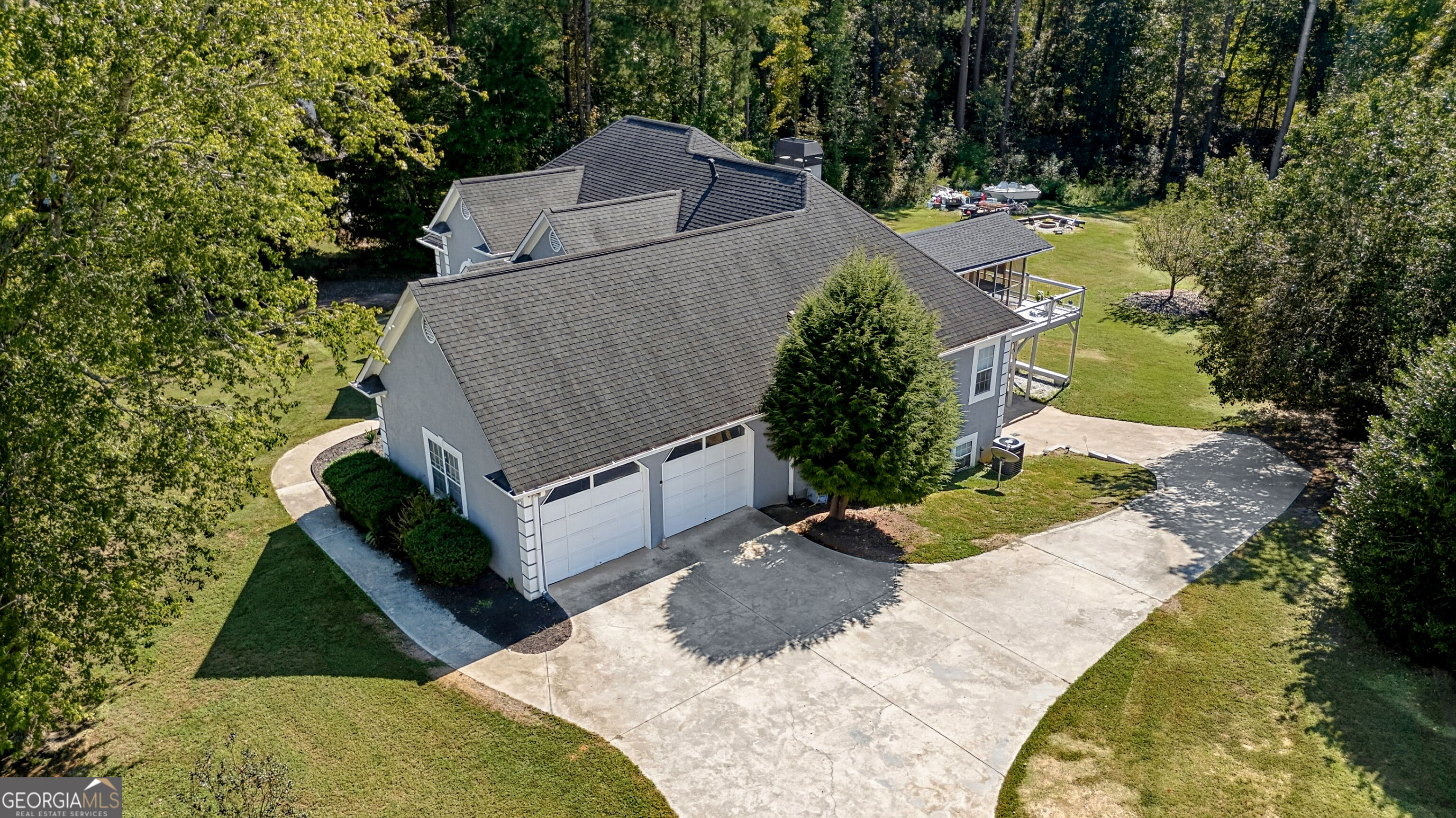 12136 Edgewater Drive Property Photo 7