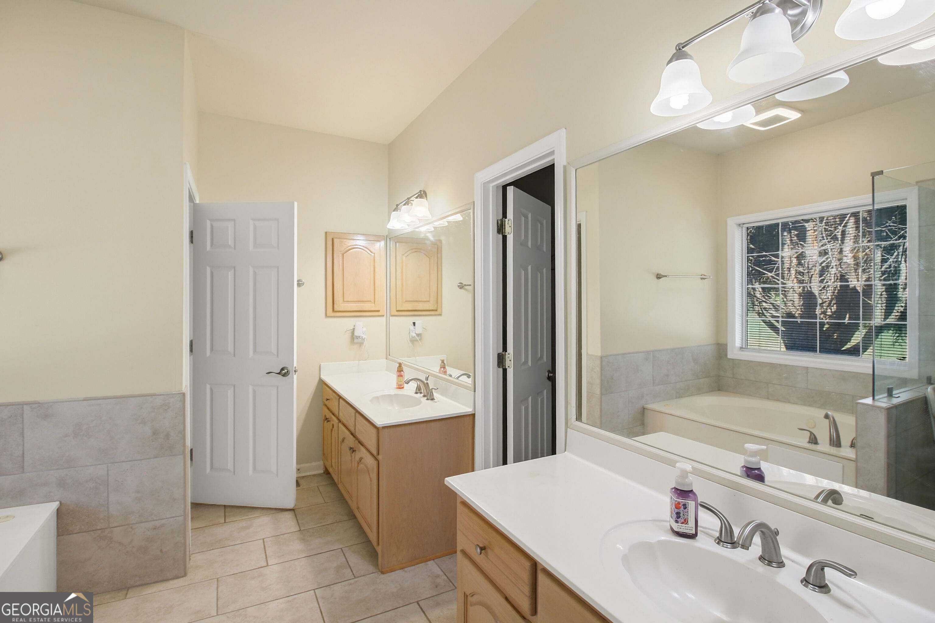 12136 Edgewater Drive Property Photo 29