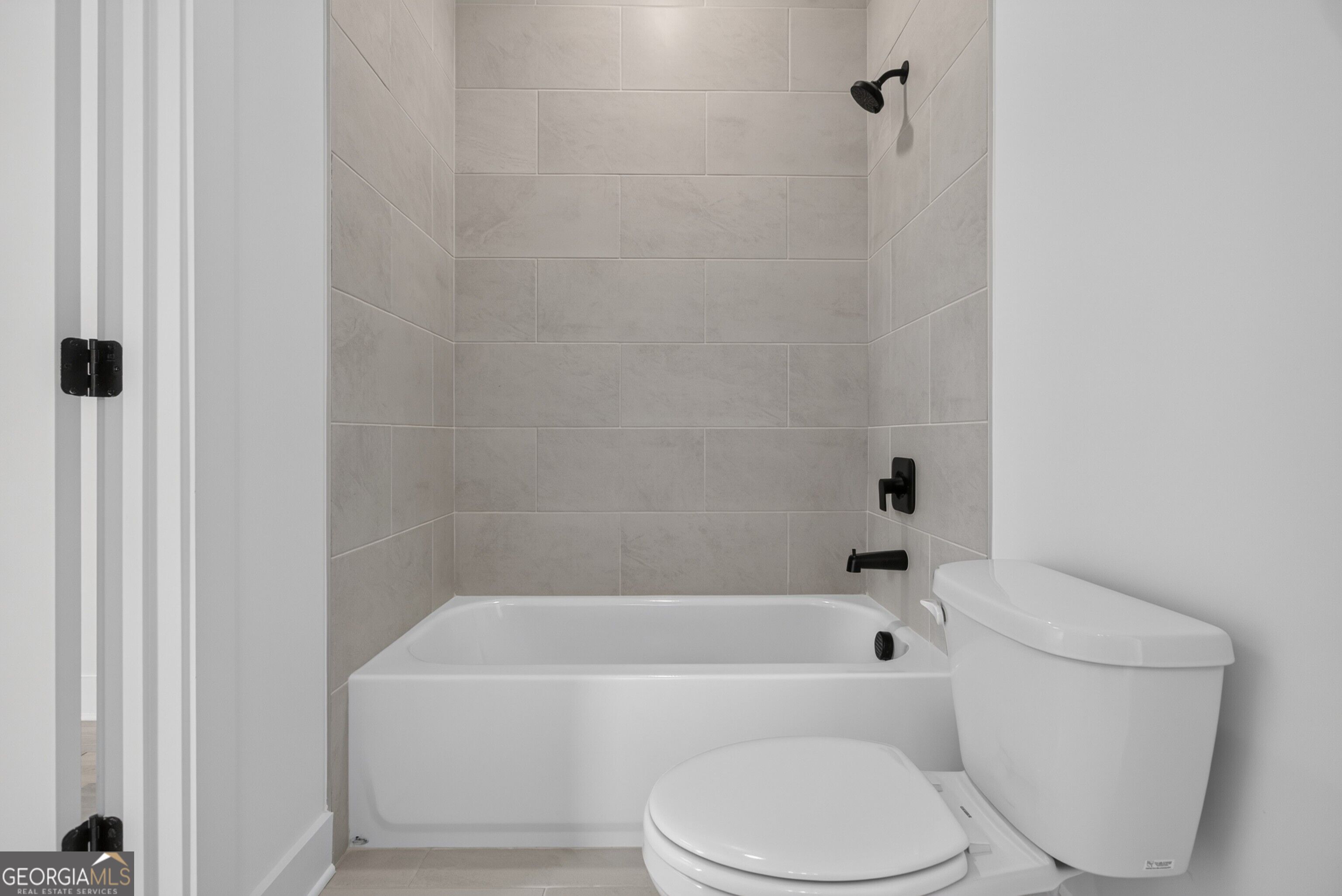 5591 Meadowstone Walk Property Photo 26