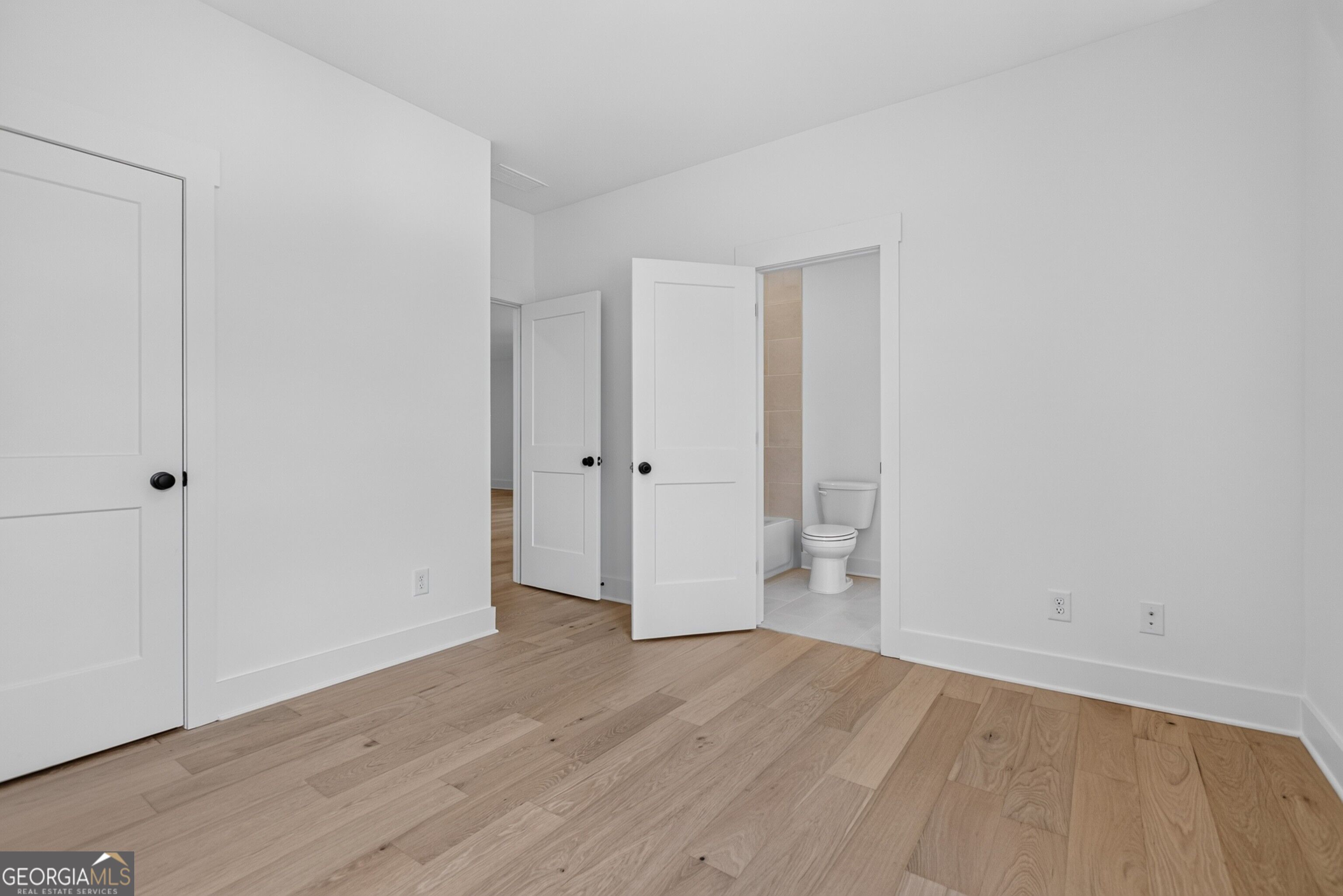 5591 Meadowstone Walk Property Photo 27