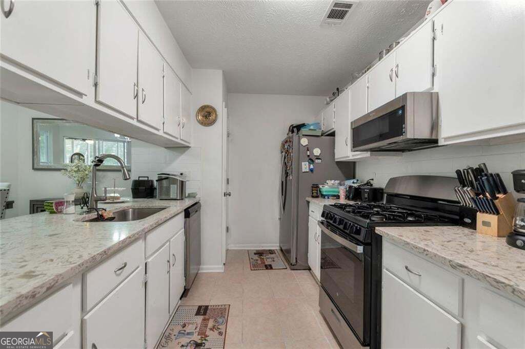 2000 Wendover Drive Property Photo 6