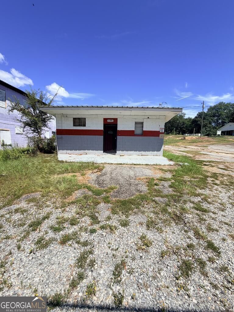 409 S Seale Road Property Photo 2