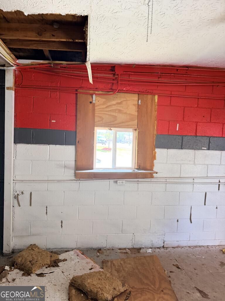 409 S Seale Road Property Photo 15