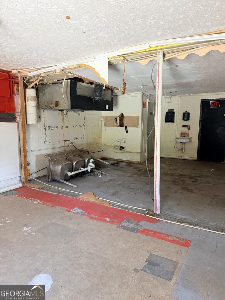 409 S Seale Road Property Photo 16
