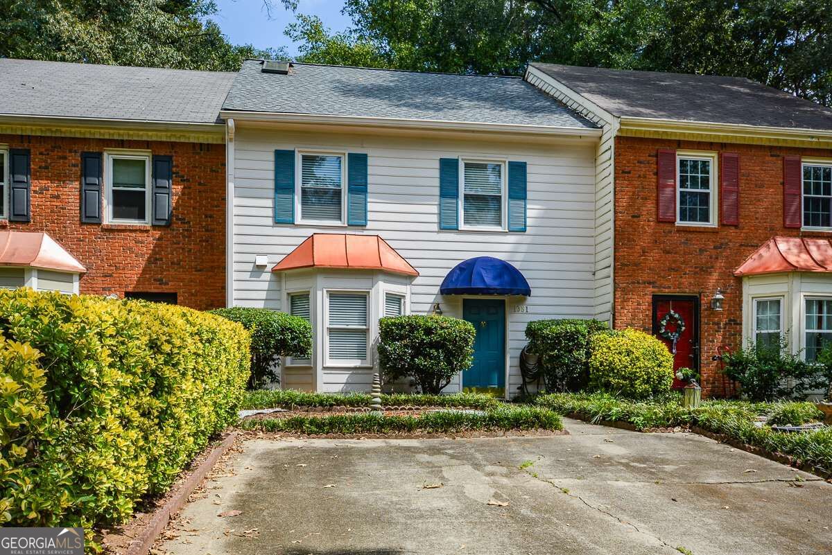 1381 Poplar Pointe SE Property Photo 1