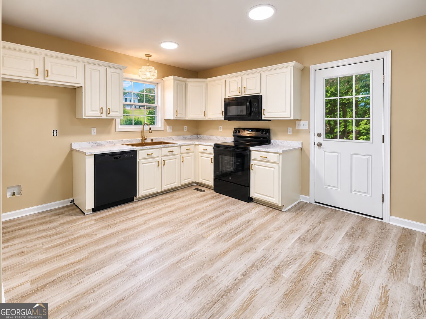 104 Silver Maple Court Property Photo 3