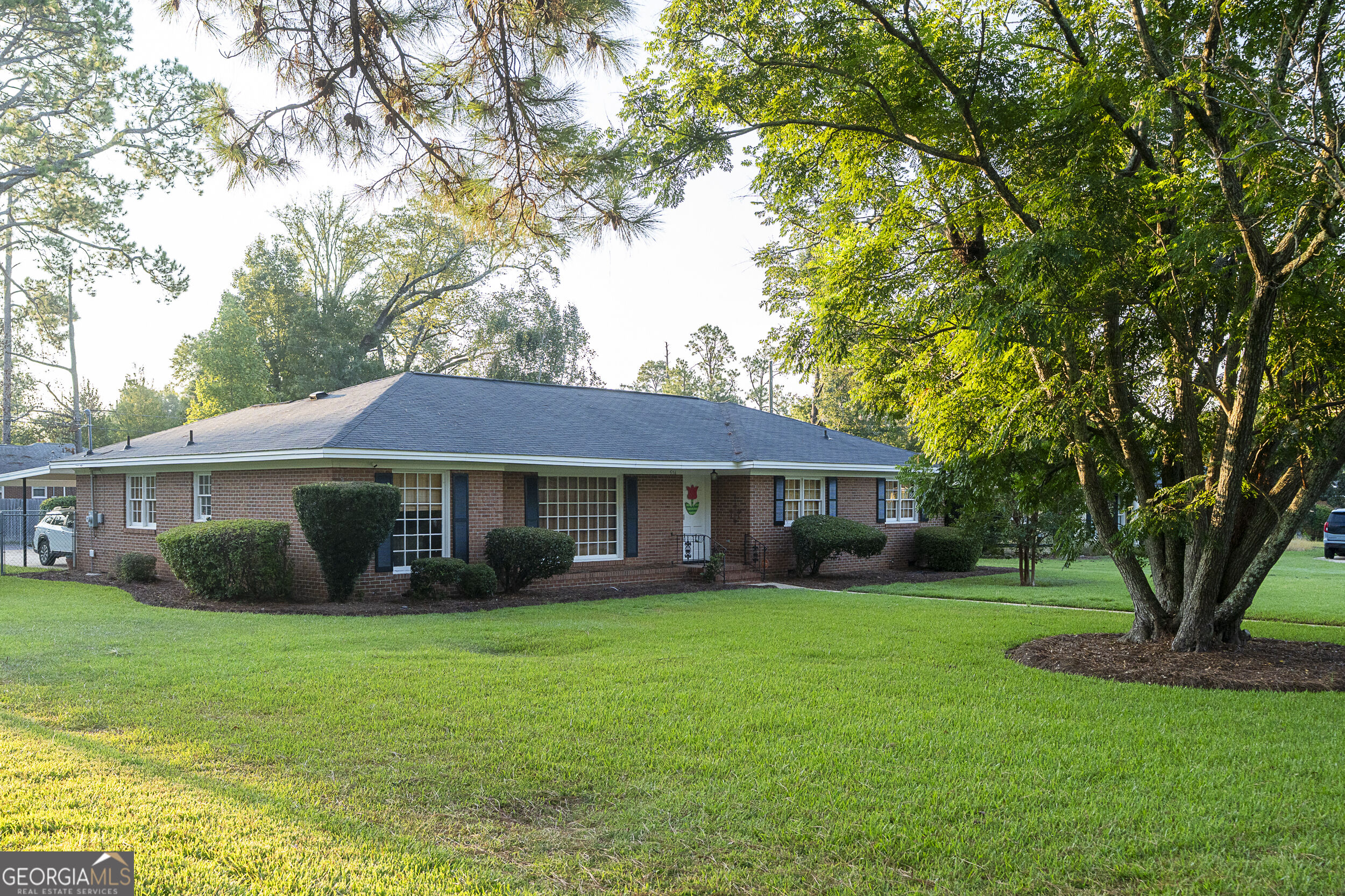 516 Summit Drive Property Photo 2