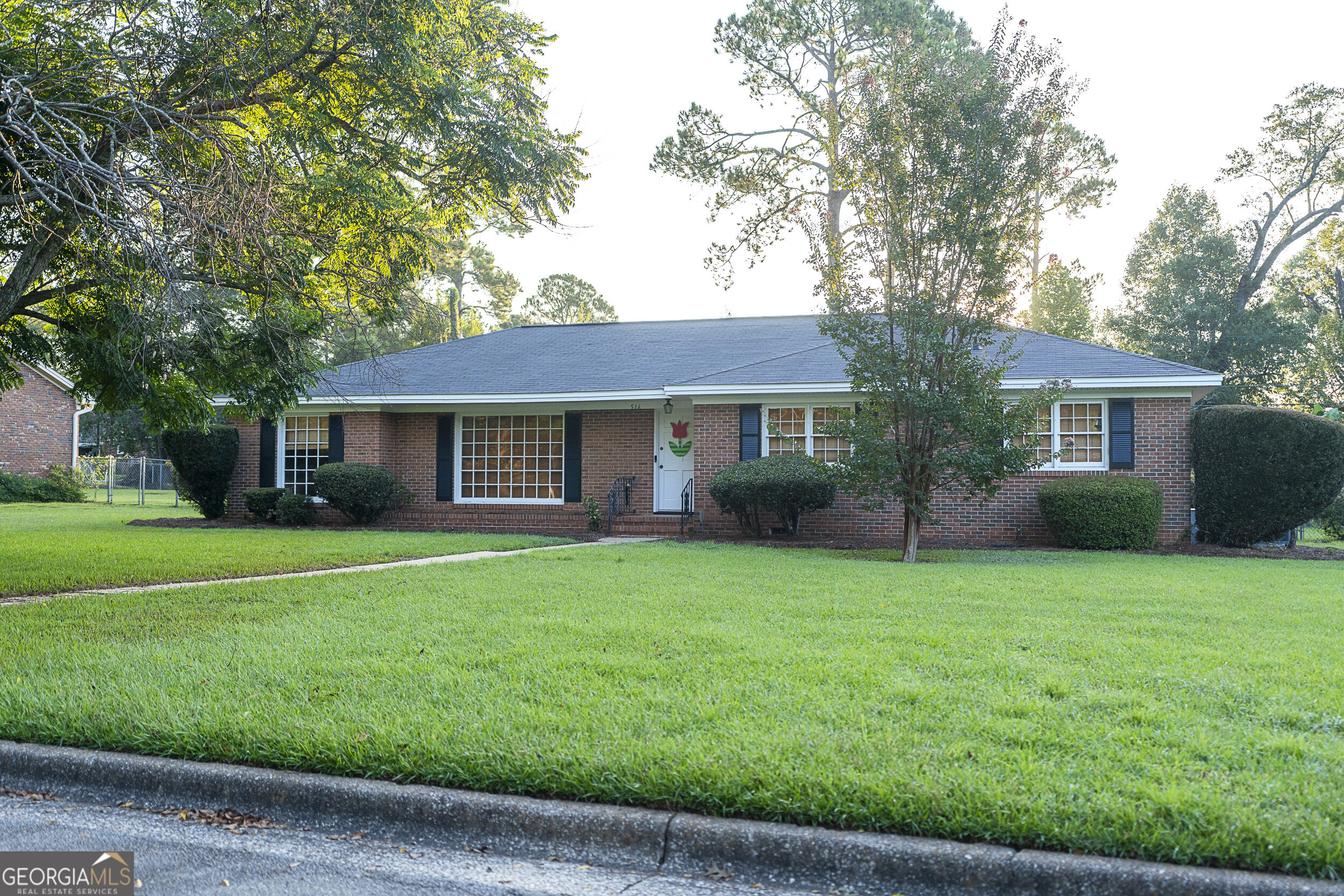 516 Summit Drive Property Photo 3
