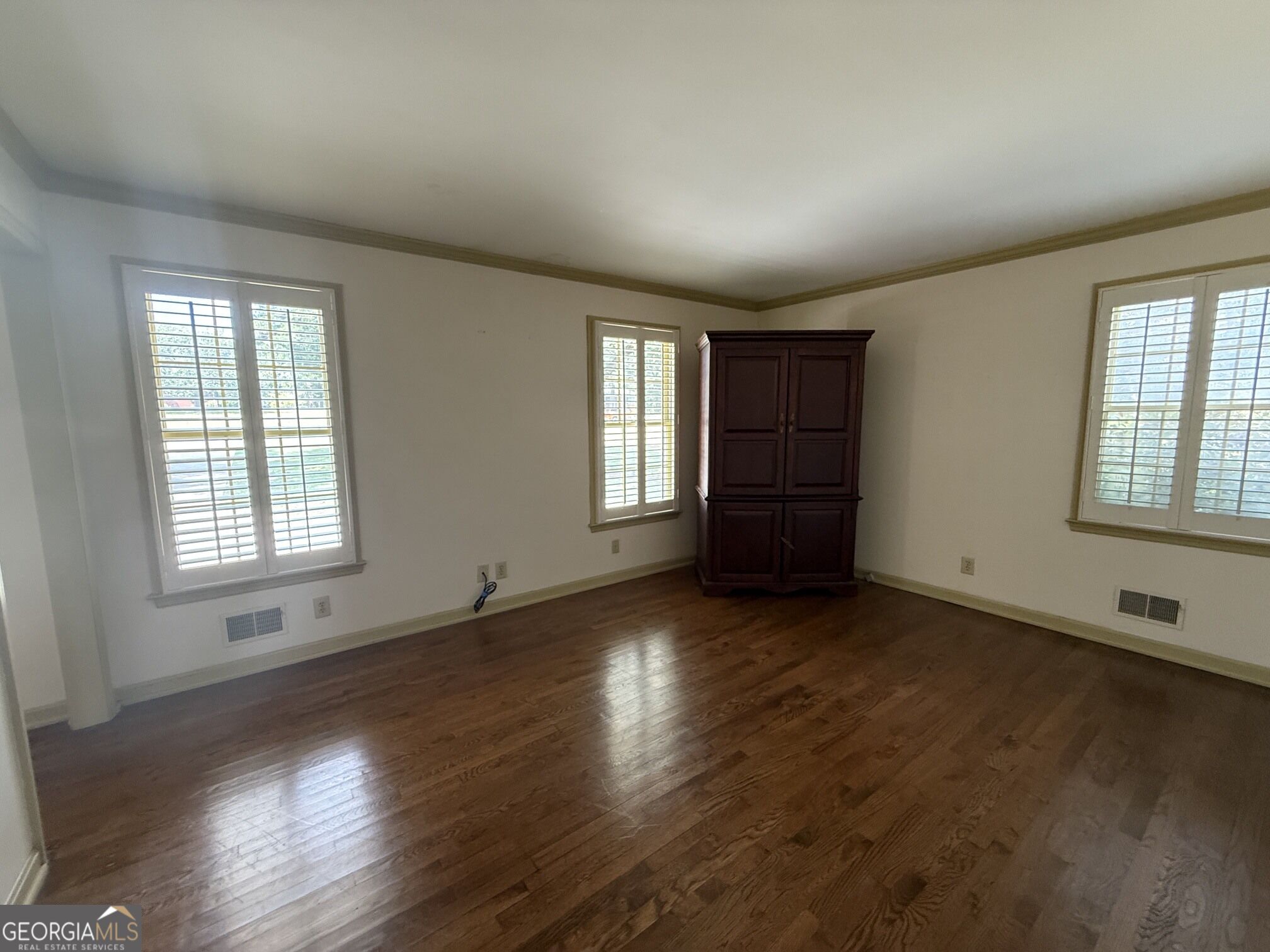 813 S Green Street Property Photo 5