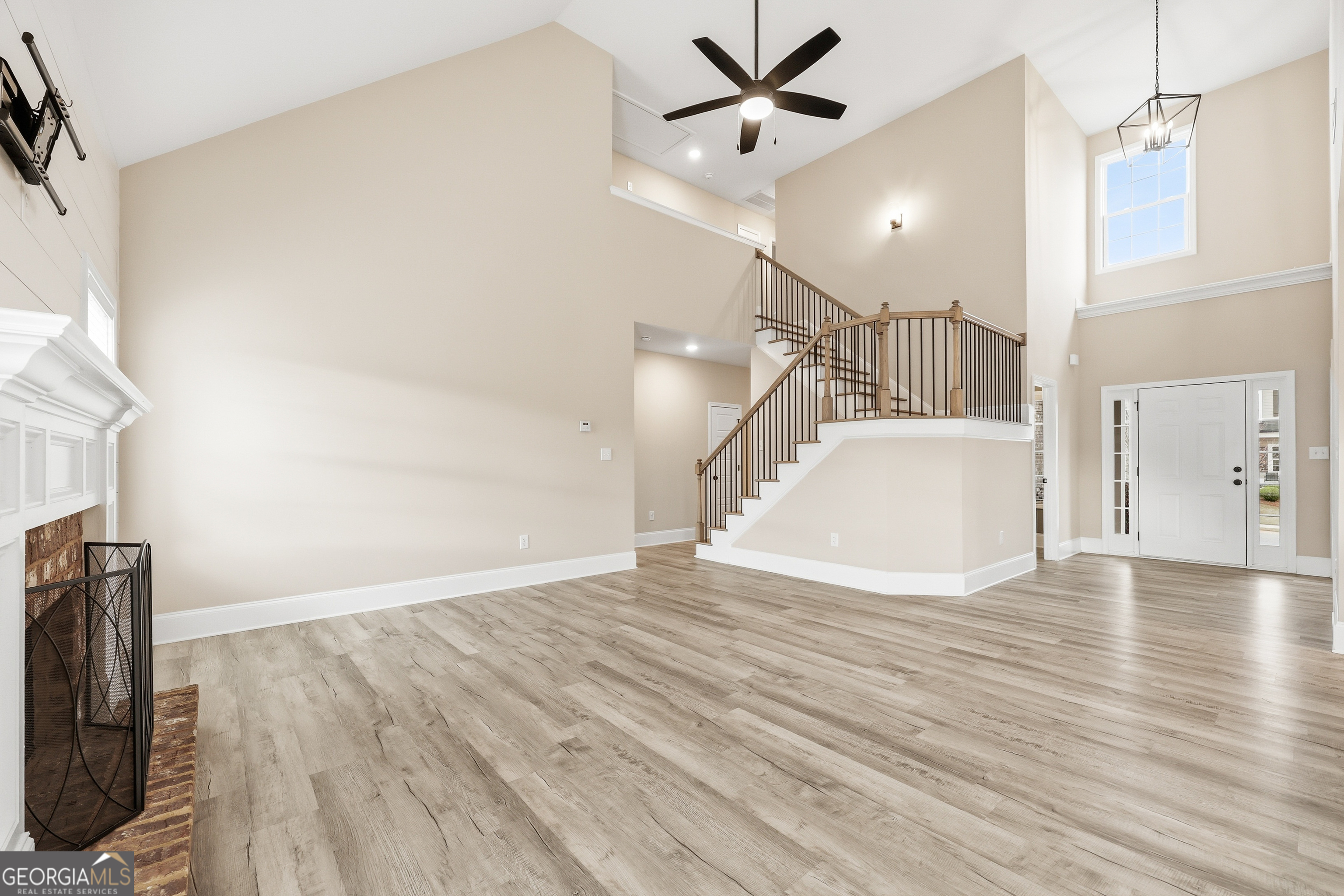 1810 Willow Creek Drive Property Photo 4