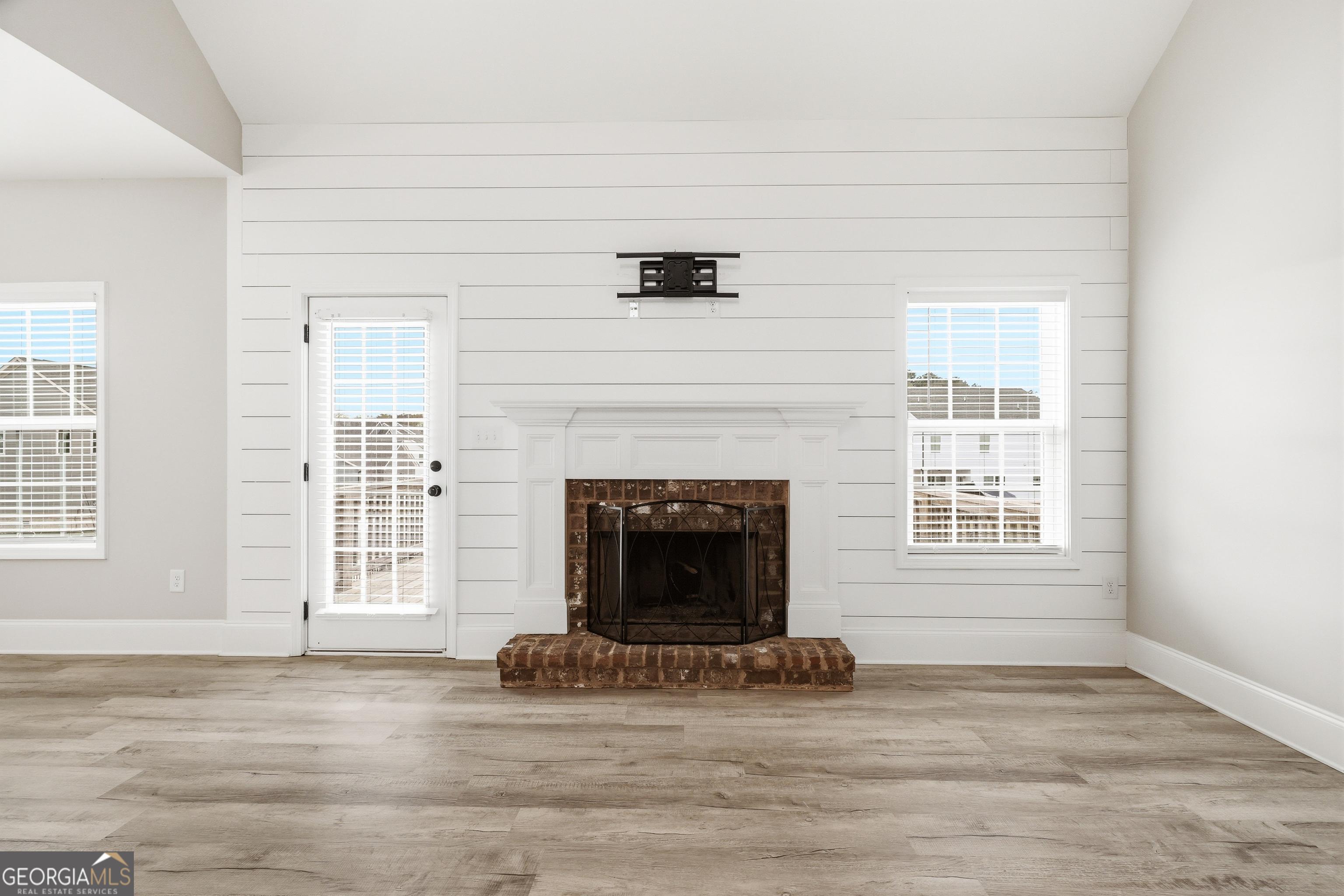 1810 Willow Creek Drive Property Photo 30